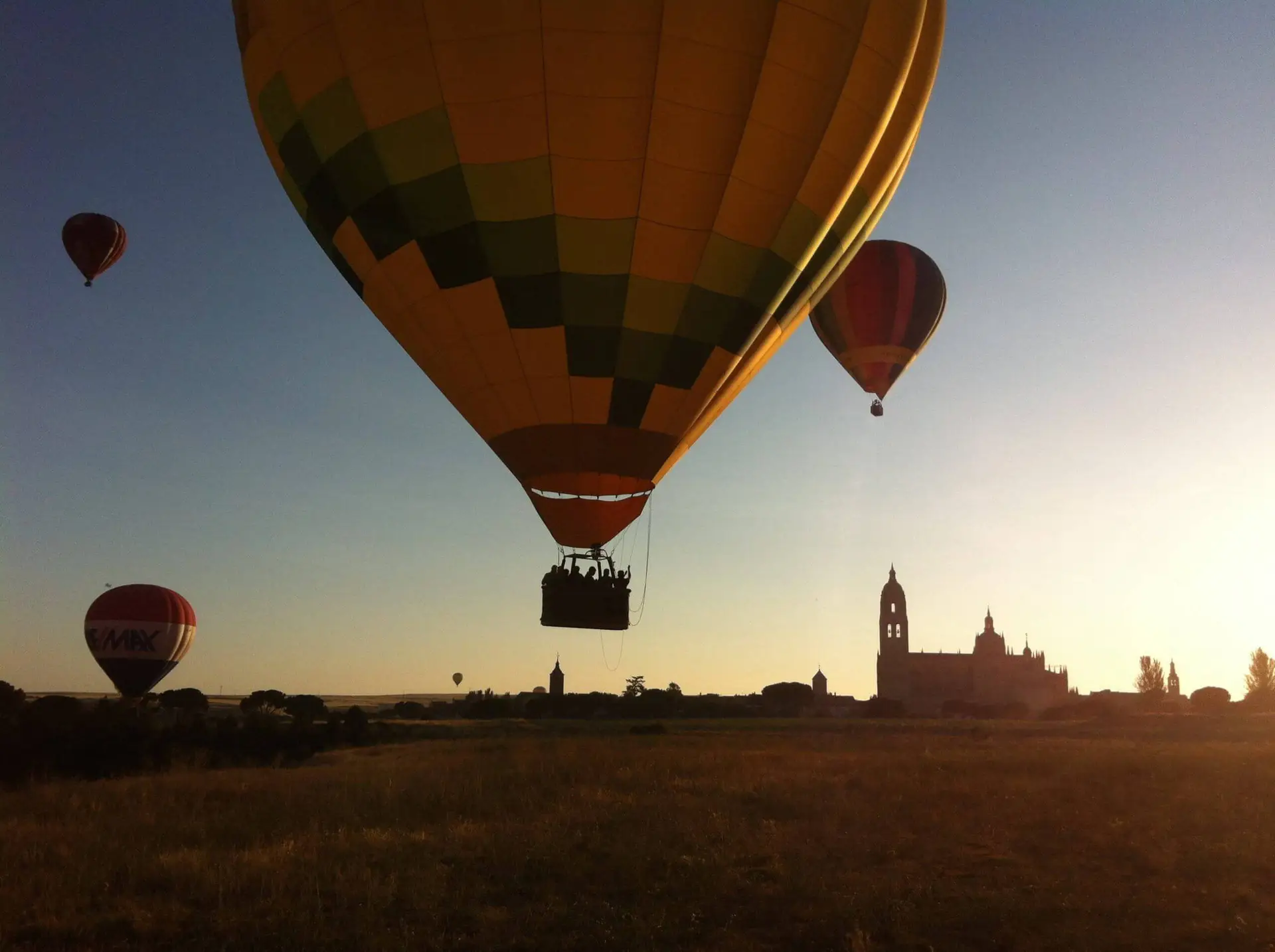 hot air balloon flight with transfer from Madrid