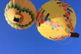 Hor air balloons voer Toledo